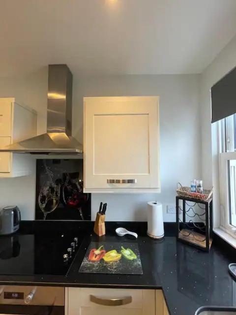 Superb 2 Bedroom Sea View Flat Scarborough Exterior photo