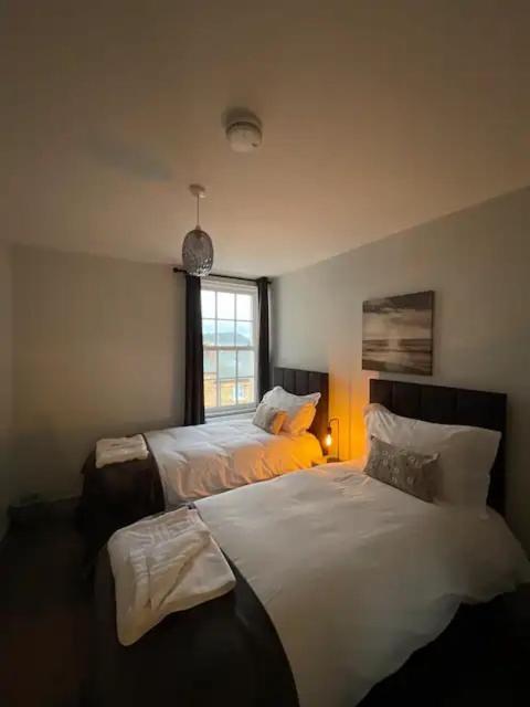 Superb 2 Bedroom Sea View Flat Scarborough Exterior photo